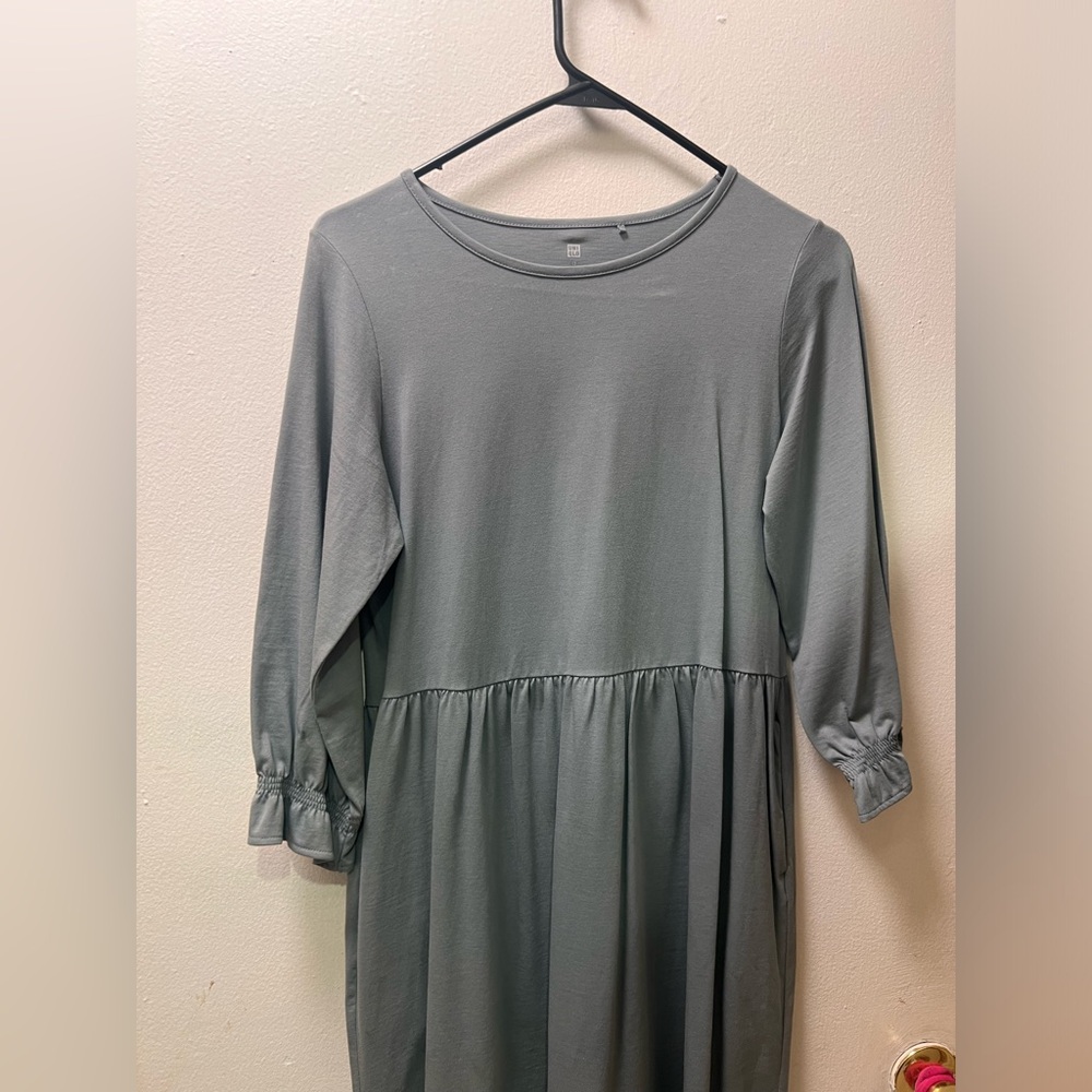This dress is on perfect condition and rarely been worn.